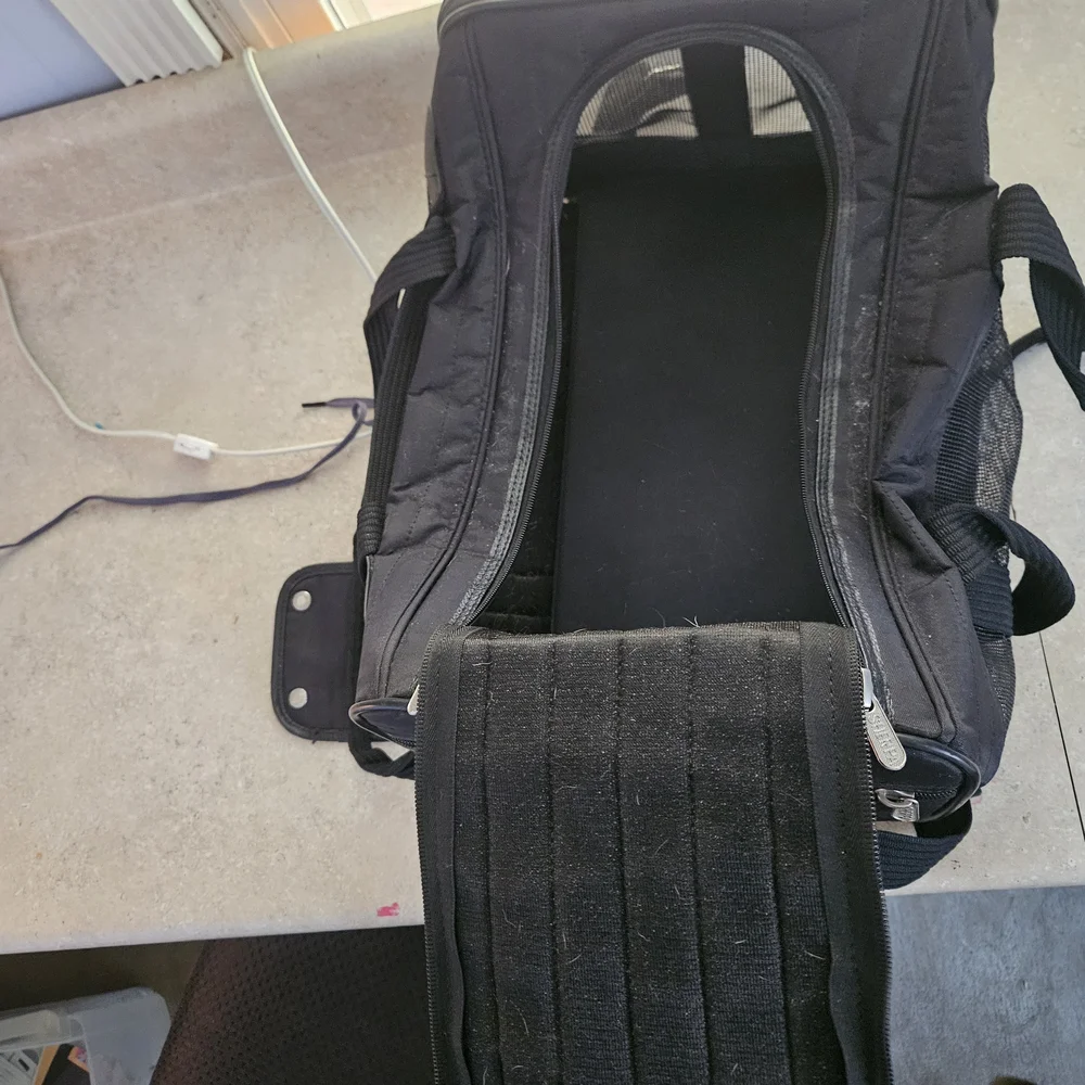 Black Dog Travel Bag
